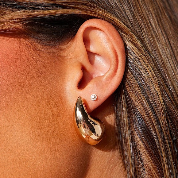 NWT SET OF 2❣️❣️Silver & Gold Oversized Teardrop Stud Earring 🪩⭐️🩶 - Picture 5 of 7